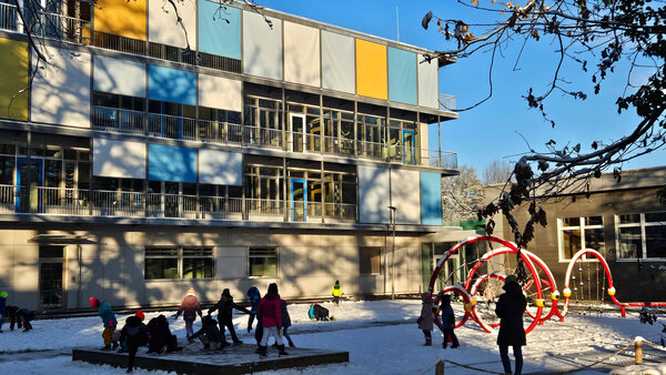 Bild vergr&ouml;&szlig;ern: Schulhaus Grundschule Karlsfeld Schulstraße