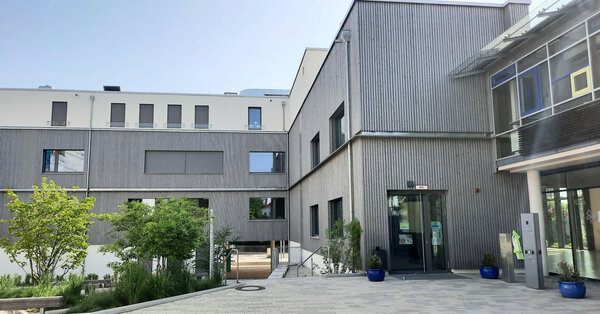 Bild vergr&ouml;&szlig;ern: Schulhaus Grundschule Petershausen