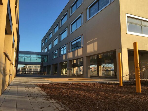 Bild vergr&ouml;&szlig;ern: Gebäude Grundschule Augustenfeld