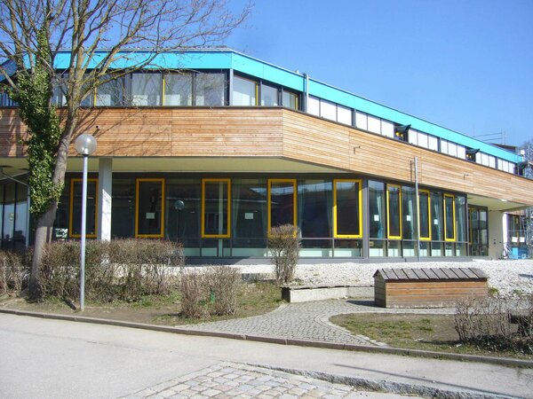 Bild vergr&ouml;&szlig;ern: Schulgebäude Grund- und Mittelschule Haimhausen